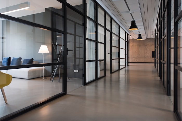 Oficina con paneles LED