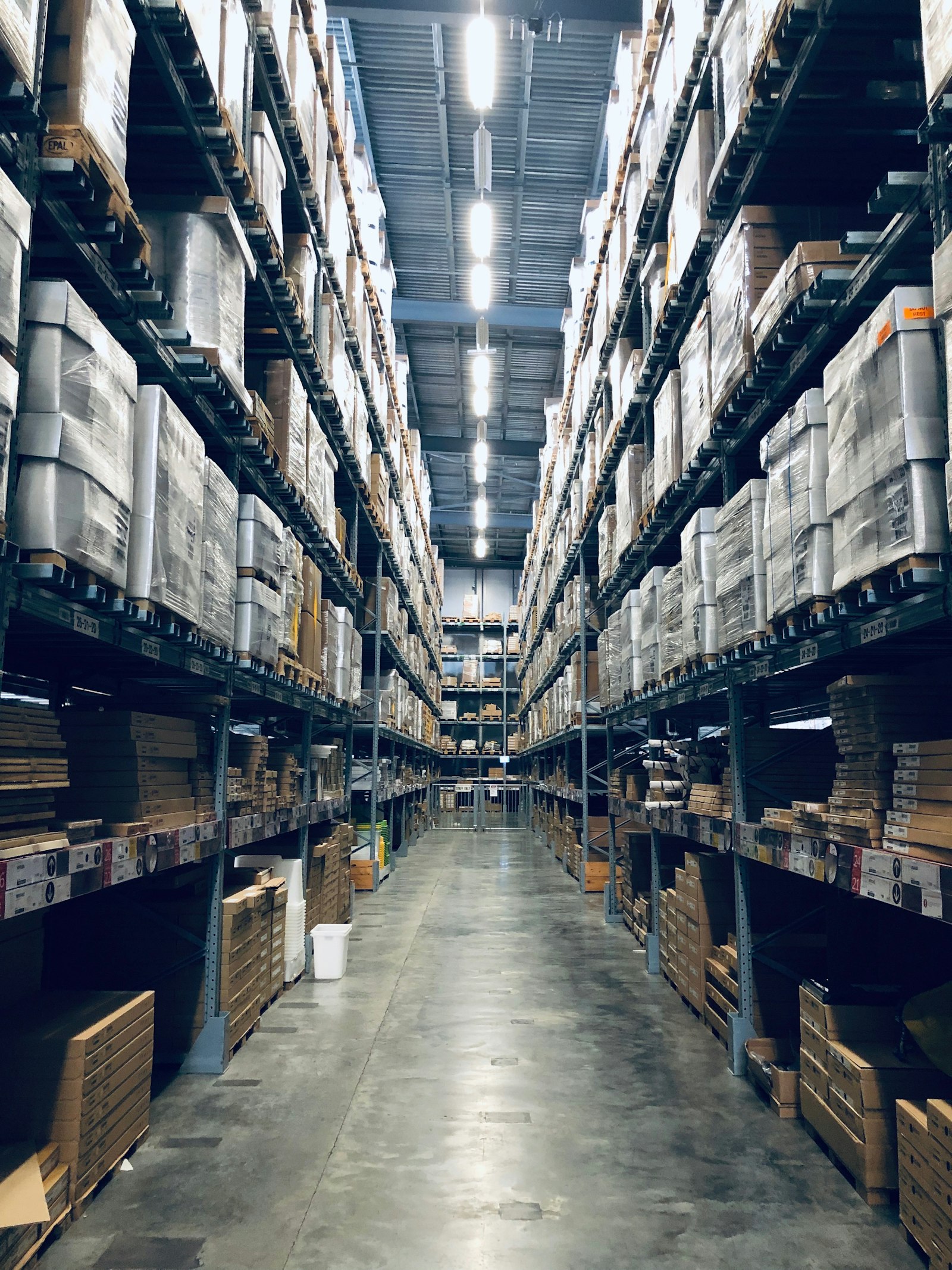 Sustitución de iluminación LED en nave logística en España